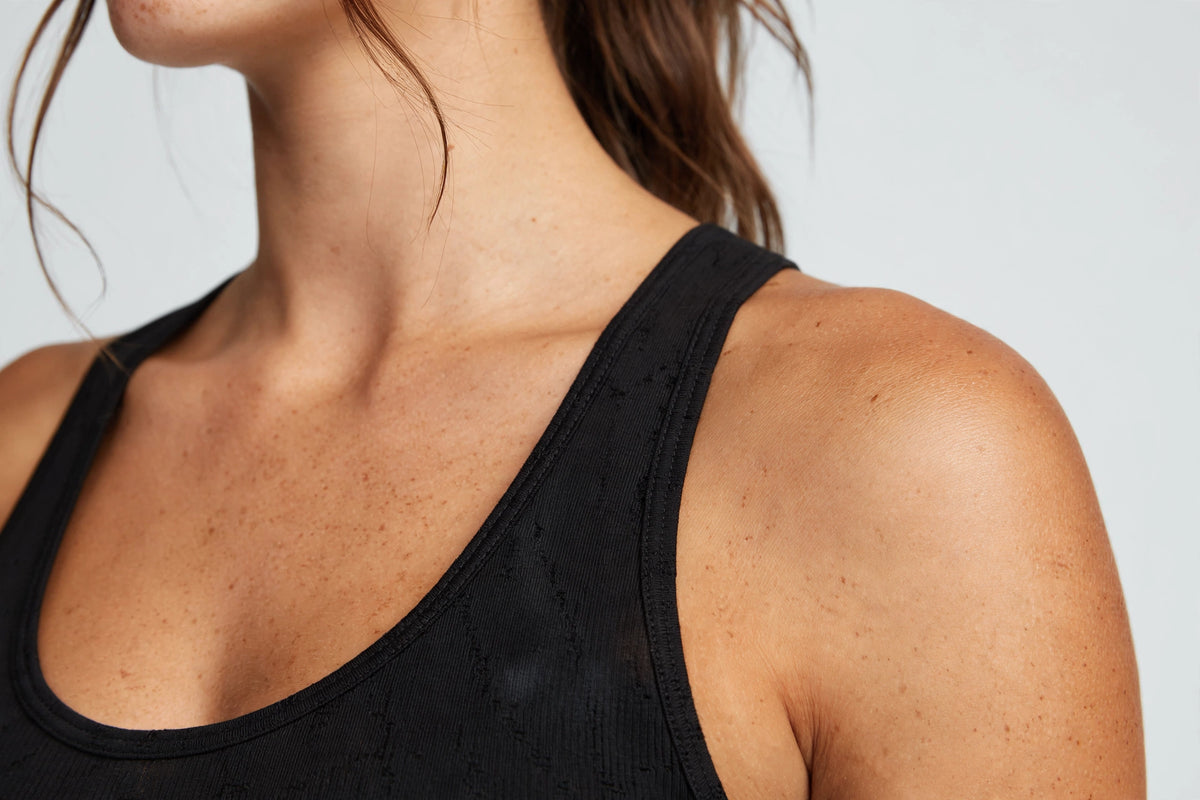Aerolite Longline Tank - Black - detail