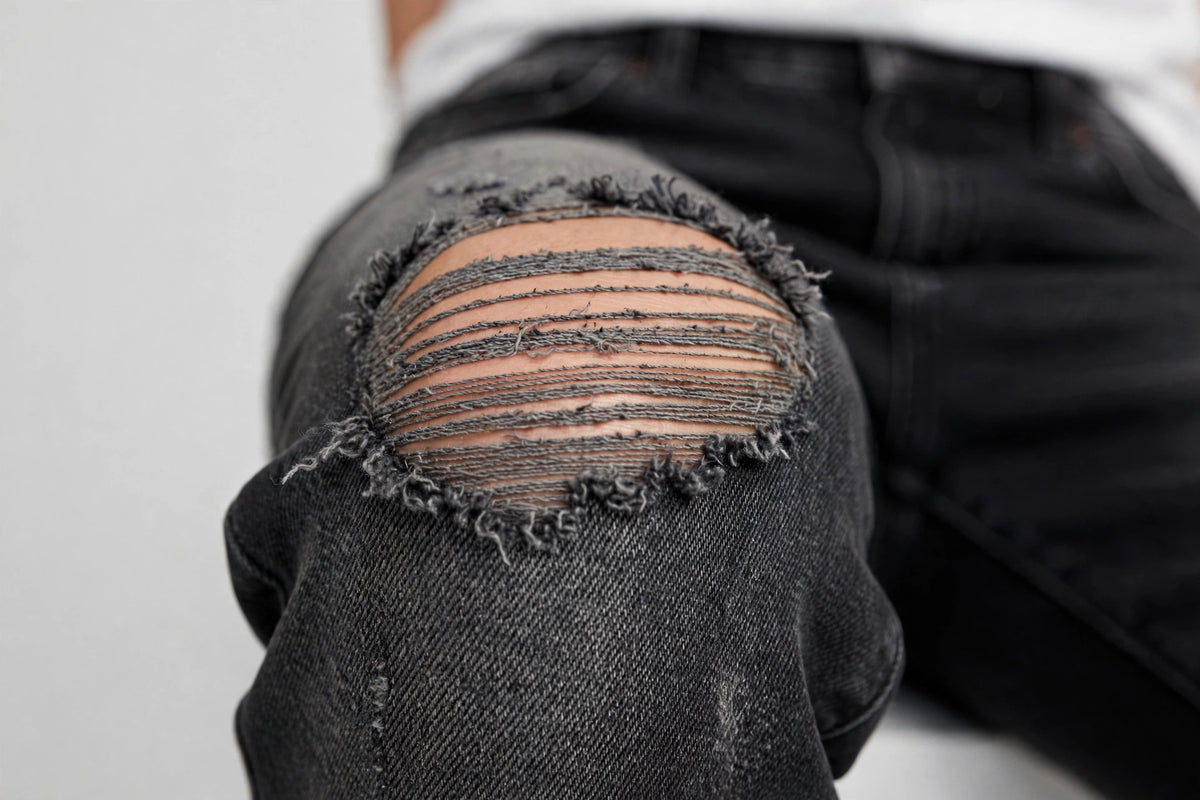 Breeze Distressed Boyfriend Jean - Black - detail