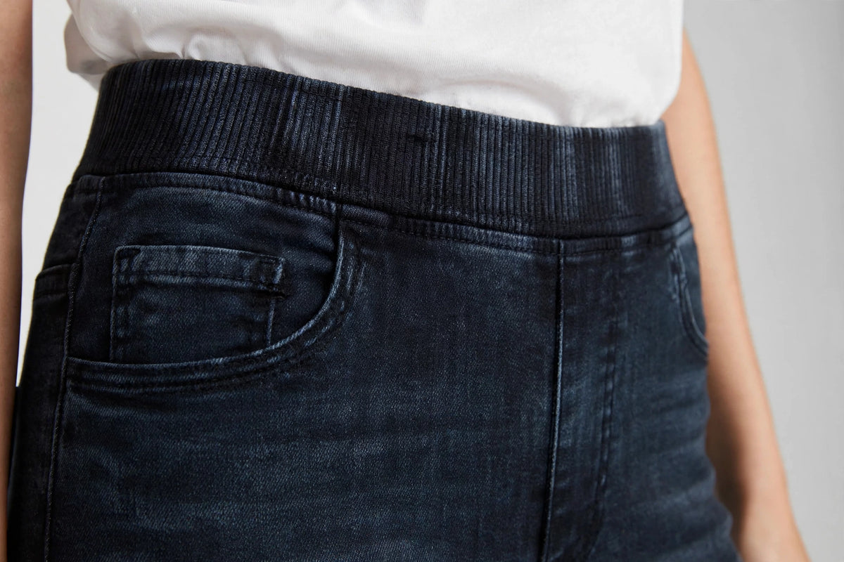 Cirrus High-Rise Jegging - Dark Wash - detail