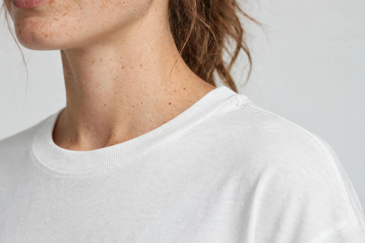 Cloudsoft Cropped Tee - White - detail