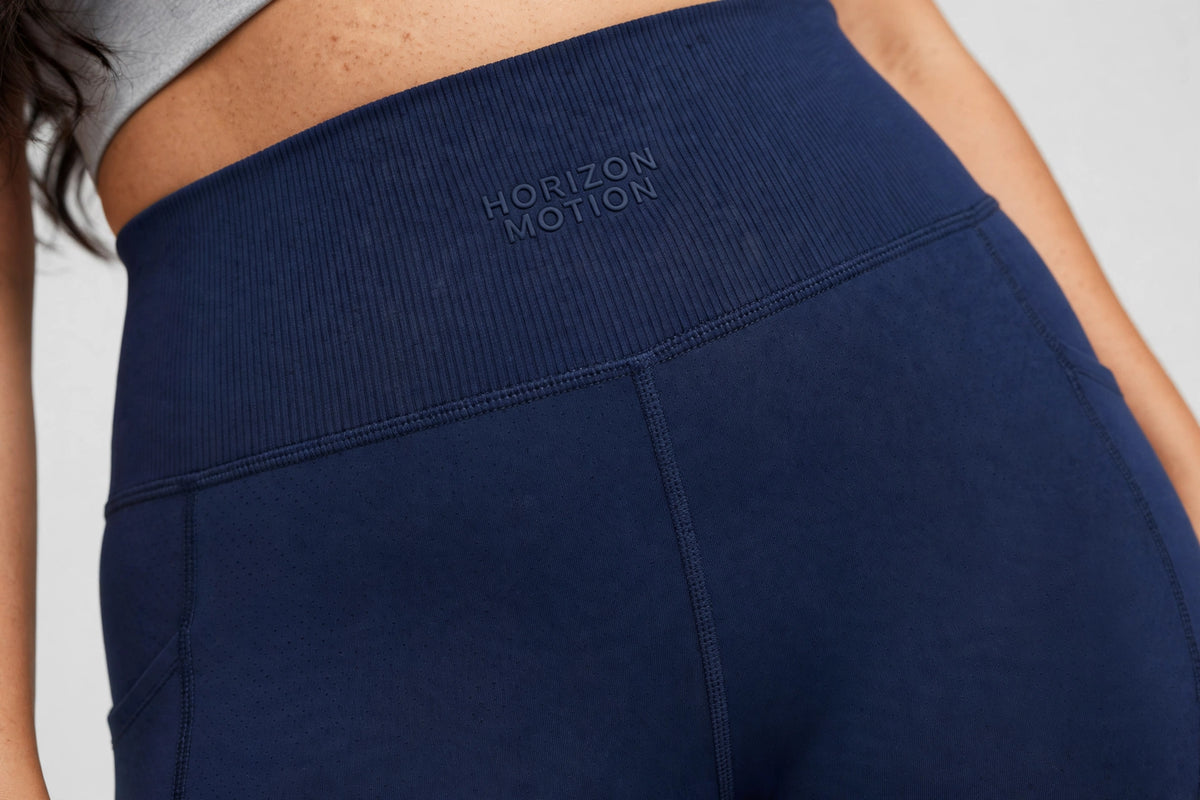 Horizon Motion Flare Legging - Navy - detail