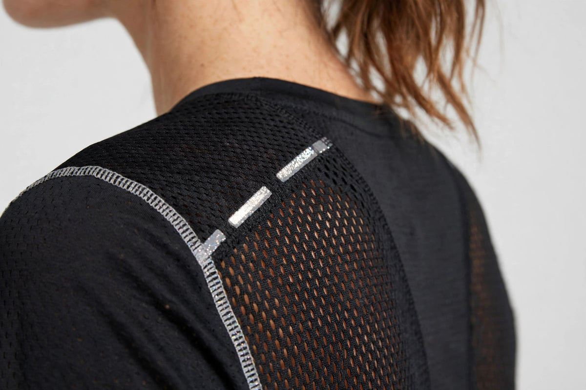 Pulse Mesh-Back Running Top - Black - detail