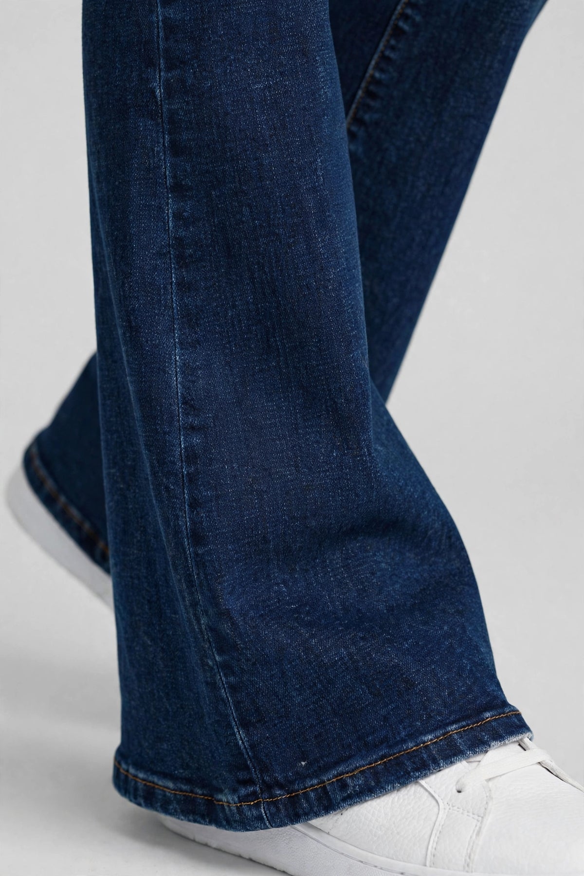 Skysail Bootcut Jean - Indigo - detail