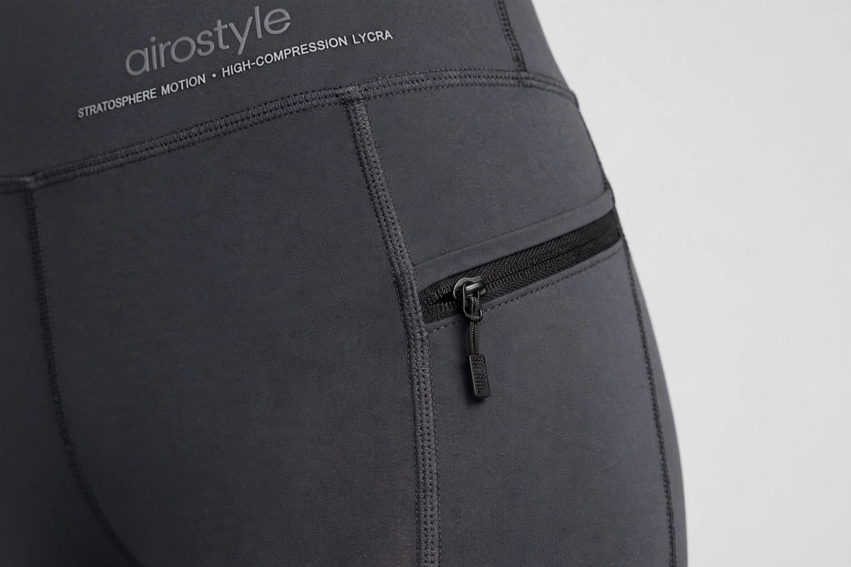 Stratosphere Motion Legging - Charcoal - detail