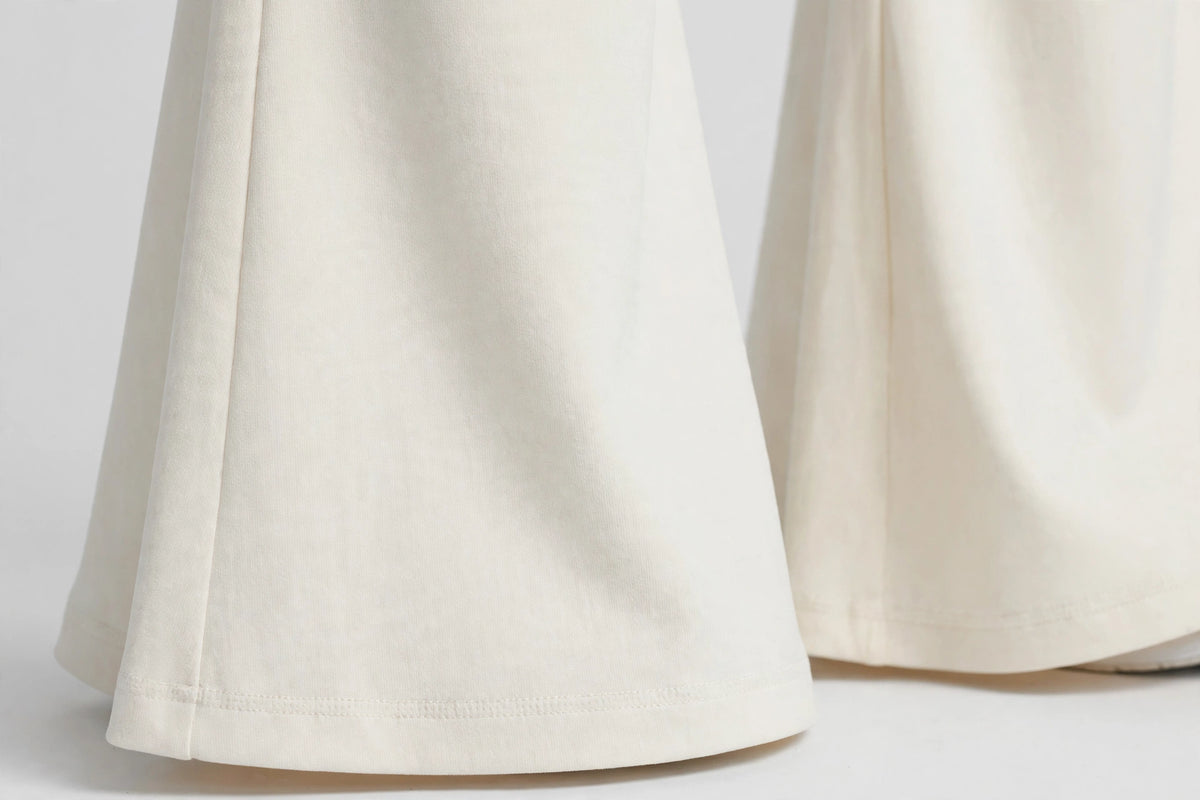 Vapor Flare Legging - Ivory - detail